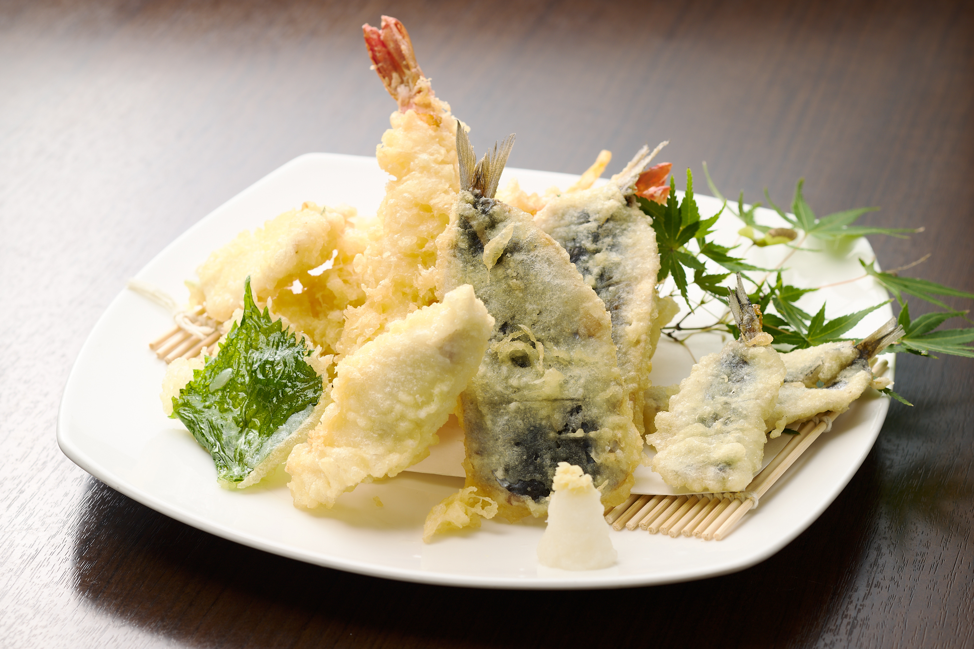 海と小料理 結 旬の魚介を使った和食の盛り合わせ