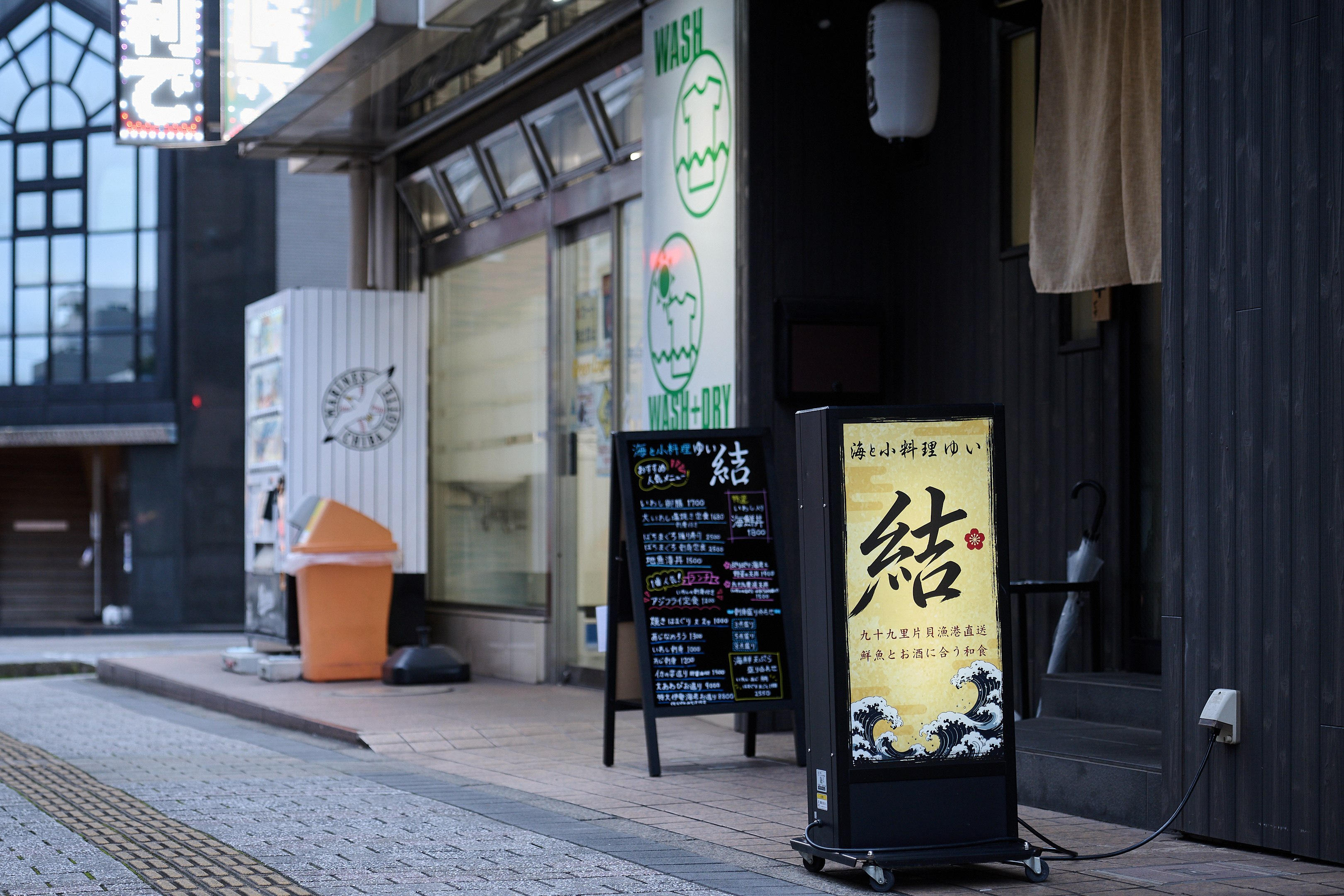 海と小料理 結 刺身を引く職人の手元